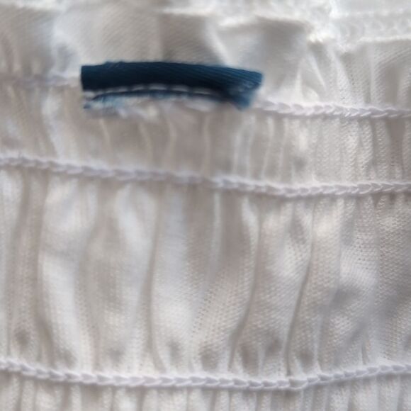 White 💯 cotton Smocked tank size L - Picture 5 of 7